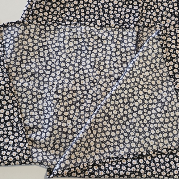 Chic Black and White Floral A-Line Skirt Size S - Picture 6 of 11